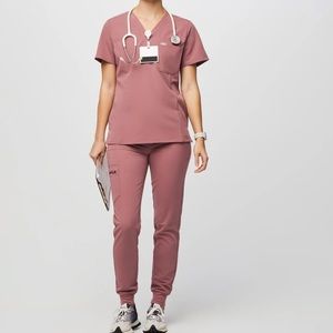 Figs size medium scrub set in mauve